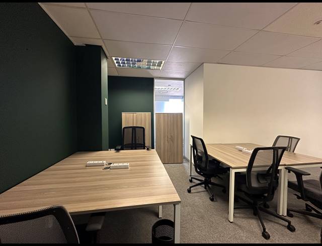 40M² CO-WORKING SPACE TO LET IN DIE HOEWES
